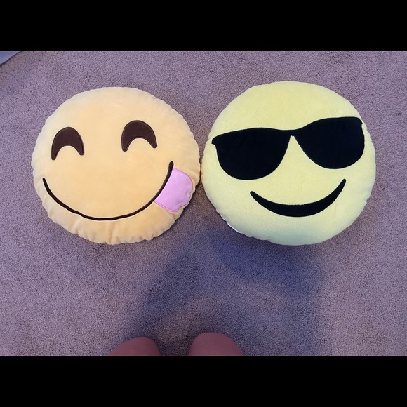 2 emoji pillows - Picture 1 of 4